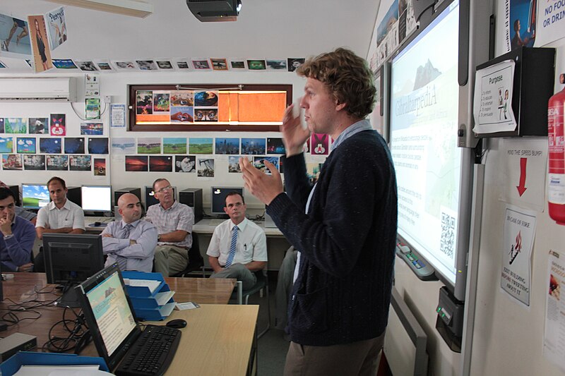 File:John Cummings talk to teachers about GibraltarpediA (4).JPG