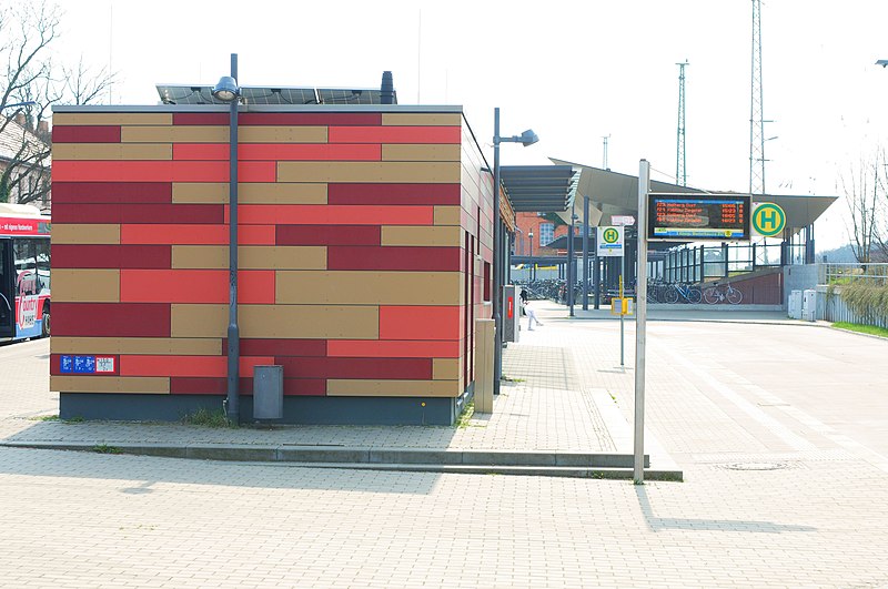 File:Königs Wusterhausen, Busterminal am Bahnhof.jpg