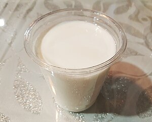 https://upload.wikimedia.org/wikipedia/commons/thumb/e/e3/Kefir_1.jpg/300px-Kefir_1.jpg