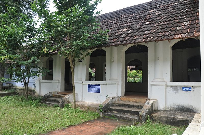 File:Kilimanoor nadaka sala.JPG