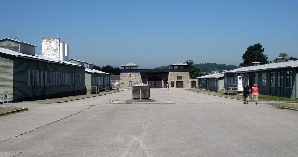 Datei:Stacheldraht-Mahnmal, Gedenkstätte KZ Mauthausen.JPG – Wikipedia