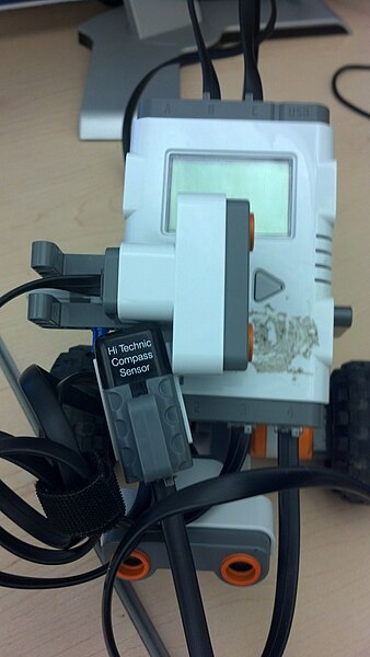 File:LEGO Mindstorms Robot with Compass + Ultrasonic.jpg