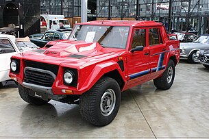 Lamborghini LM002 Gen1 Type129 1986-1993 1988 delantero izquierdo 2013-03-17 U.JPG