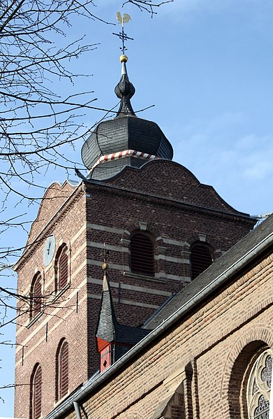 File:Lechenich-St-Kilian-006-Zwiebelturm.JPG