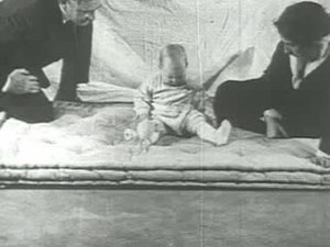 Little Albert experiment (1920).webm