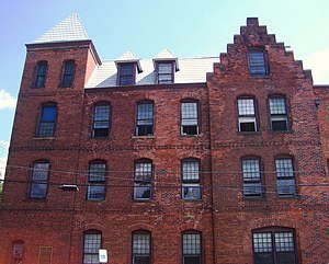 A closer view of the building Lord and Burnham Building west facade north end.jpg