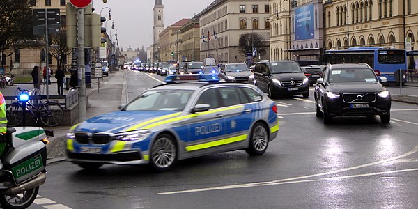 Motorcade in Munich with participants of 54th Munich Security Conference Teilnehmer der 54. Münchner Sicherheitskonferenz auf der Fahrt in den Bayerischen Hof durch die Ludwigstrasse.