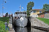 M/S Diana slussar vid Forsvik.