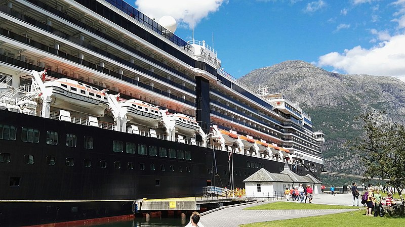 File:MS Zuiderdam in Eidfjord July 10, 2019.jpg