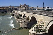Córdoba: Puente romana über den Guadalquivir mit Mezquita-Catedral