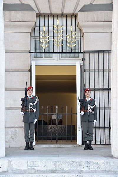 File:Mahnwache des Bundesheeres am 8. Mai.jpg