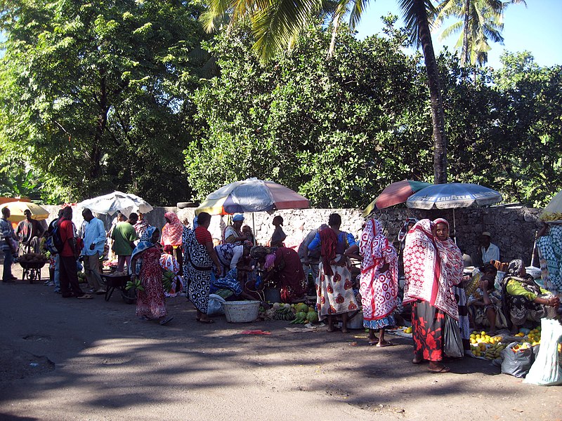 File:Marché à Moroni.jpg