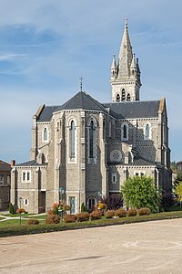 Marlhes Eglise St Saturnin Est.jpg