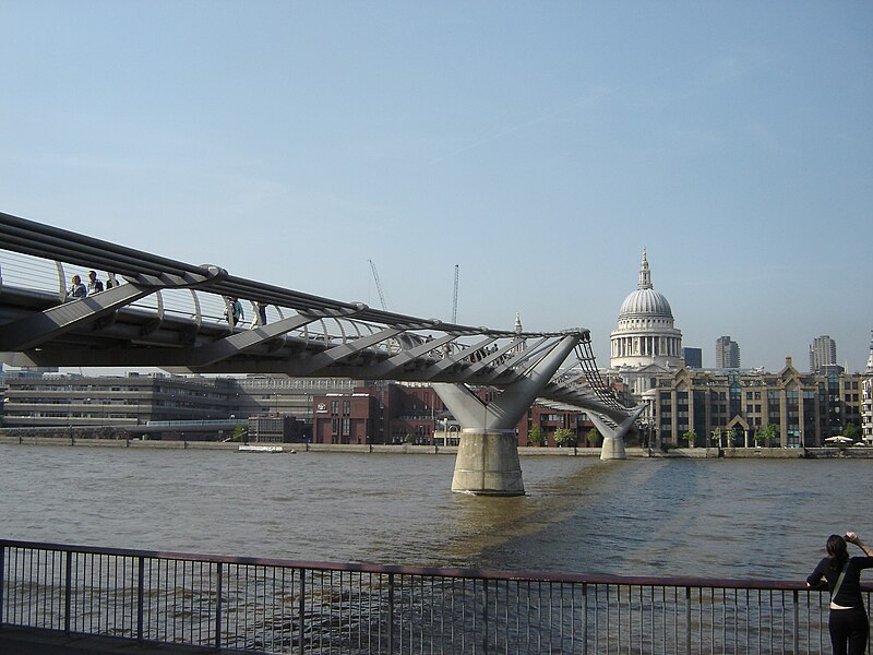 File:Millennium footbridge over the River Thames - geograph.org.uk - 5066718.jpg