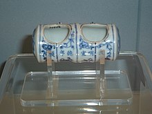 Chinese blue-and-white porcelain bird feeder from the reign of the Xuande Emperor (1425-1435) Ming bird feeder with underglaze.JPG