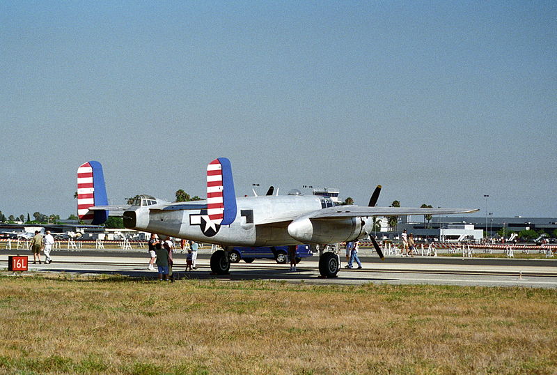 File:Mitchell B-25 “Photo Fanny”; N3675G@LGB,28.07.1995 (4929131225).jpg