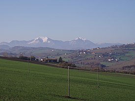 Monte Catria - Visto da Ripalta di Arcevia.JPG
