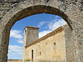 Español: Arco de entrada y torre de la iglesia de Nuestra Señora de la Asunción (Soliedra).