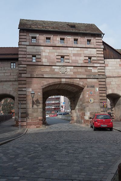 File:Nürnberg, Stadtbefestigung, Neutor, Außentor-20160304-004.jpg