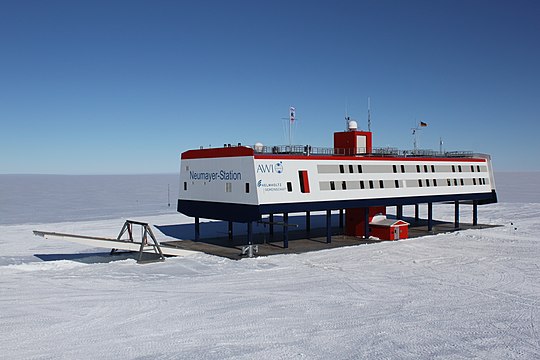 Арктический и антарктический научно исследовательский. Полярная станция «Ноймайер III. Ноймайер станция Антарктида. Антарктида Полярные станции. Санаэ антарктическая станция.