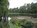 Teich mit Teichständer und Pavillon