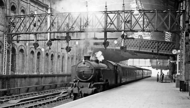 File:Nottingham Victoria station, with Up local train geograph-2878878-by-Ben-Brooksbank.jpg