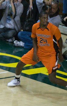 Oregon State Beavers için oynayan Omari Johnson