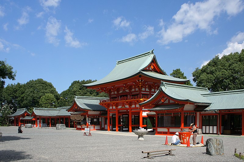 File:Omi-jingu01n4592.jpg