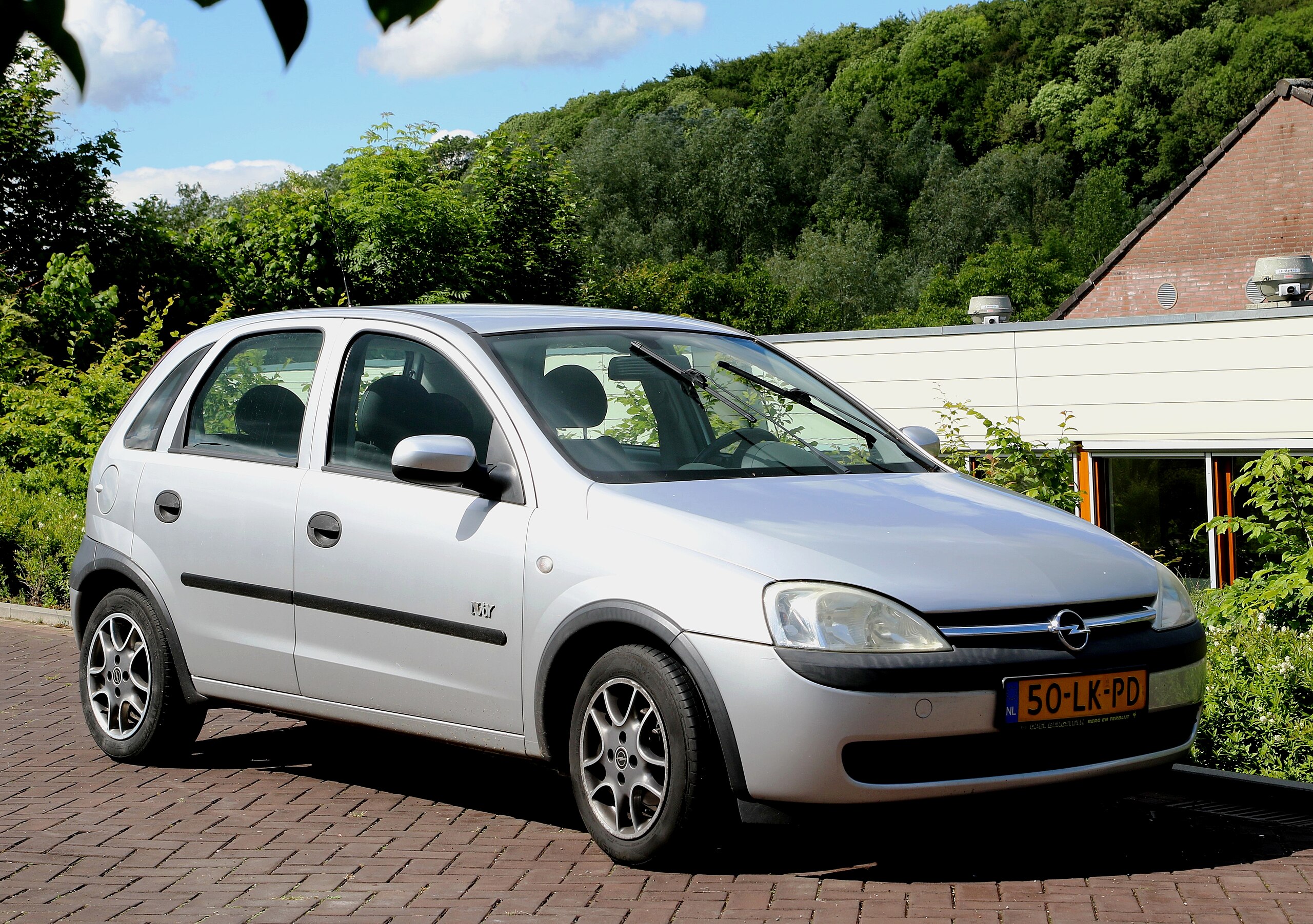 File:Opel Corsa C hatchback 5d in Slenaken NL.jpg - Wikimedia Commons