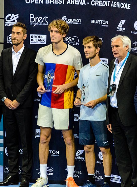 File:Open Brest Arena 2017 - finale Moutet-Tsitsipas 65 (cropped).jpg