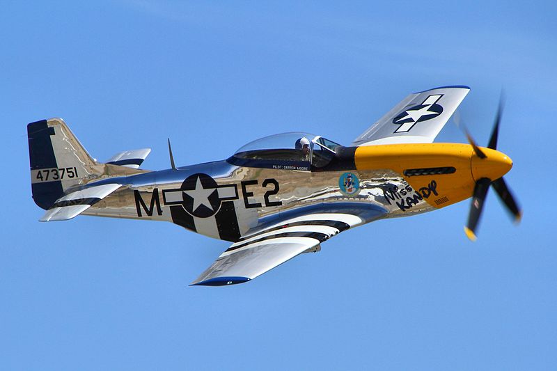 https://upload.wikimedia.org/wikipedia/commons/thumb/e/e3/P51_Mustang_-_CHino_Airshow_2014_%2814349568311%29.jpg/800px-P51_Mustang_-_CHino_Airshow_2014_%2814349568311%29.jpg