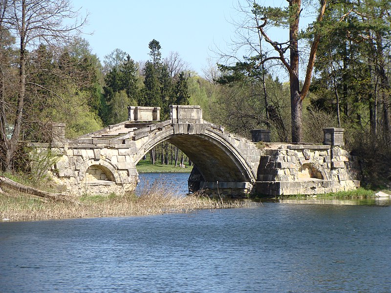 File:Palace Park in Gatchina. Humpback bridge - panoramio.jpg