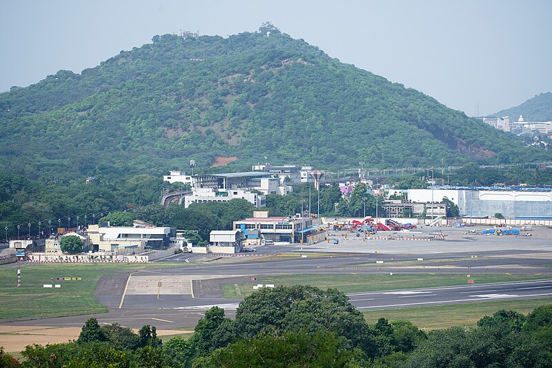 File:Pallavaram Hill Runway NE Chennai Airport Aug22 A7C 02296.jpg