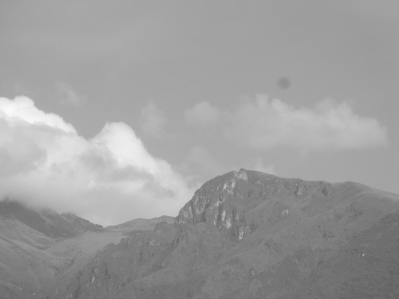 File:Panoramic views of Quito pic.a2 (Ecuador) Pichincha Volcano.jpg