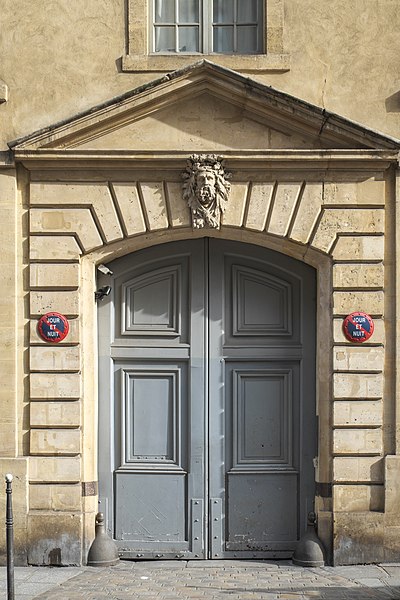 File:Paris 3e Hôtel de Bondeville Porte 468.jpg