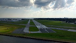 Peter O Knight Airport 2017.jpg