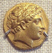 Prednja strana zlatnog filipeja s predstavom Apolona