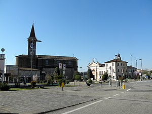 Piazza San Rocco, vista da via Martiri della Resistenza (Costa di Rovigo).jpg
