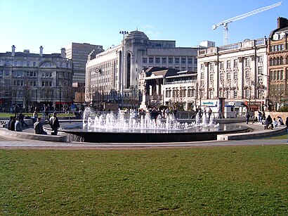 How To Get To Piccadilly Gardens In Manchester By Bus Light Rail