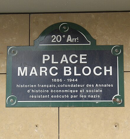 Plaque de la place Marc-Bloch dans le 20e arrondissement de Paris.