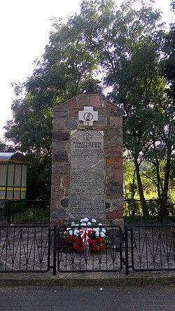 Pomnik poległych żołnierzy AK (Bobrowa).jpg