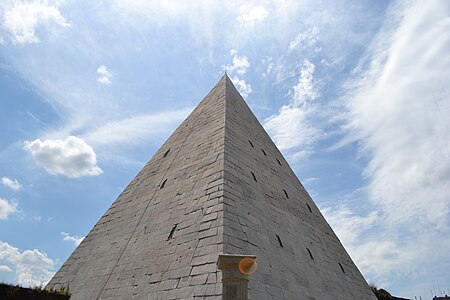 Tập_tin:Pyramid_of_Caius_Cestius_exterior_2.jpg