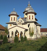 Biserica ortodoxă „Sfinții Apostoli Petru și Pavel” din Livezile
