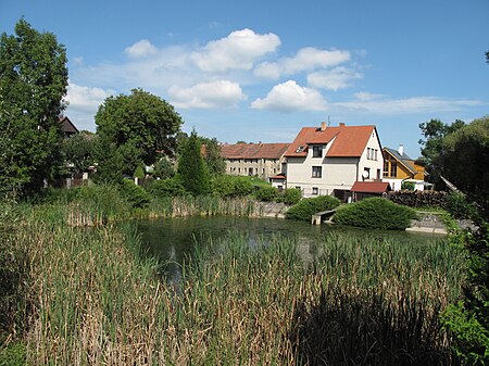 Rabyně, rybník