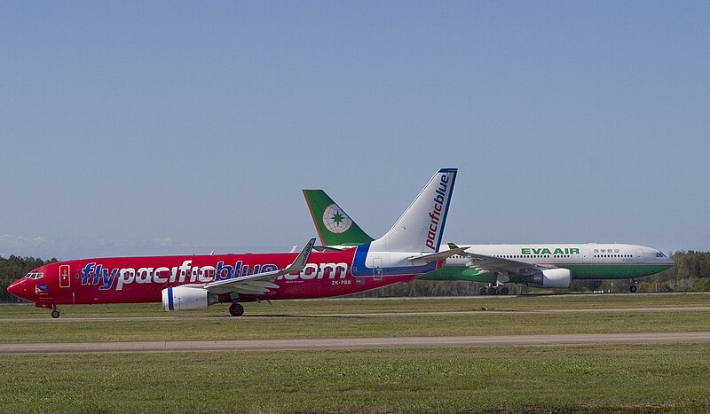 File:Red and Green cross at Brisbane-01+ (540281875).jpg