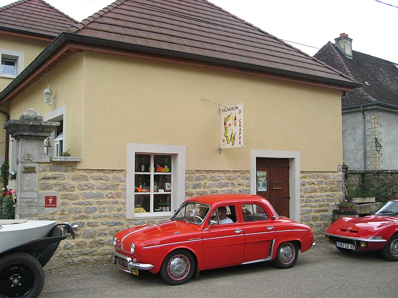 File:Renault Dauphine 6.jpg