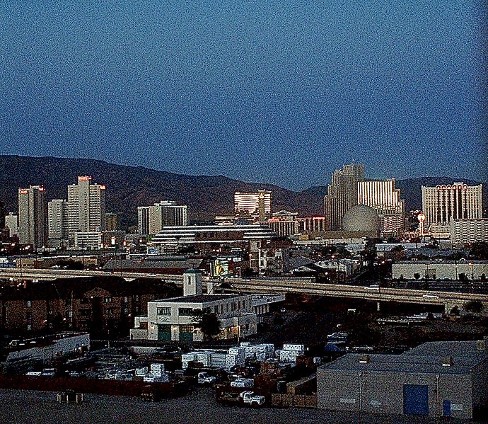 File:Reno Nevada, View NW at Dusk, 2004 - panoramio.jpg