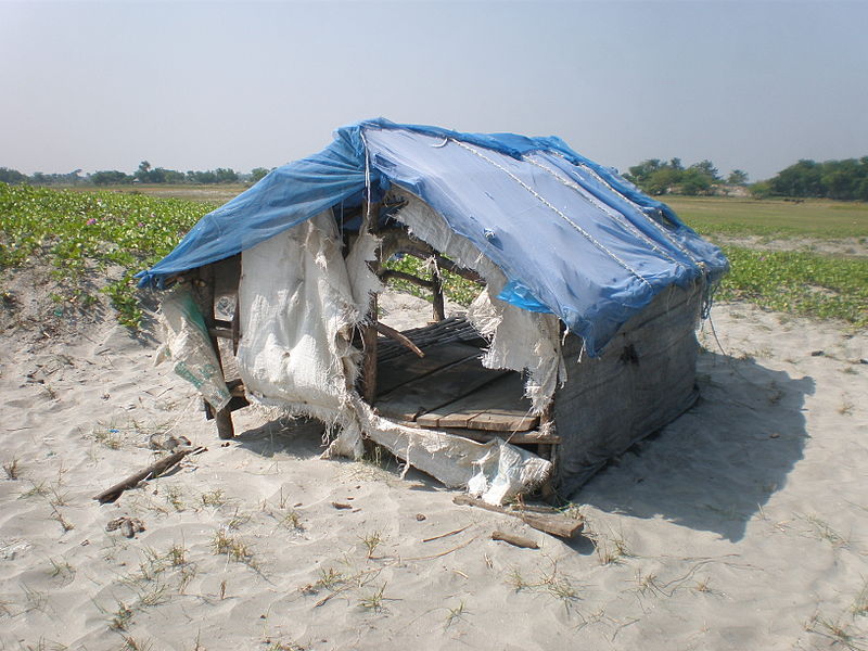 File:Resting place of fishermen at beach Kuakata, Bangladesh..jpg