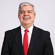 Retrato oficial de Enrique Riera 2023.jpg