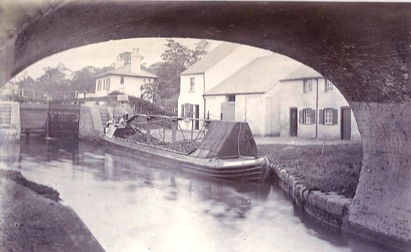 File:Rickmansworth Canal with barge ca 1895.jpg